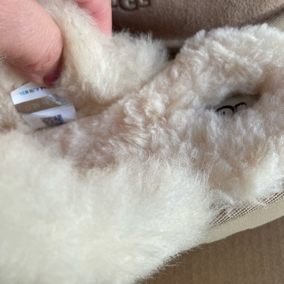 Authentic New Ugg Cozy II Slippers Kids’ Sz 6 (Women’s 7.5), Pretty Sand Color! - Picture 8 of 8